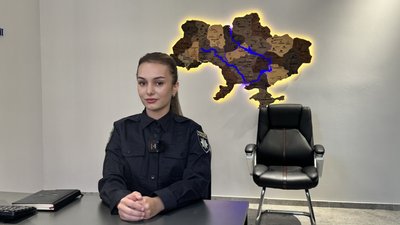 18-річна поліціянтка продовжує справу безвісти зниклого на війні батька