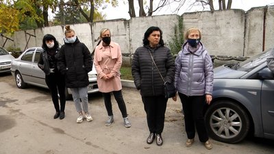 Додому через вікно – у житомирській триповерхівці тріскаються стіни і просідає підлога