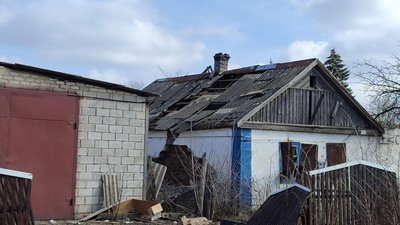 Пошкоджений обстрілом будинок у Максимівці, що поблизу Вугледара у Донецькій області