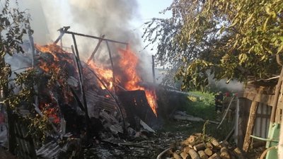 На Одещині майже чотири годили гасили господарське накриття: згоріли 10 тонн сіна