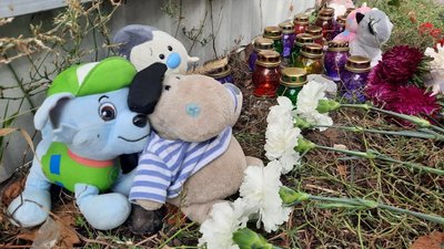 Знайти винних у смерті: черкасці принесли до будинку лампадки та іграшки Знайти винних у смерті: черкасці принесли до будинку лампадки та іграшки