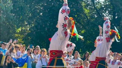"Не вщухали оплески". Два кропивницькі ансамблі виступили на сцені Євробачення у Швейцарії "Не вщухали оплески". Два кропивницькі ансамблі виступили на сцені Євробачення у Швейцарії