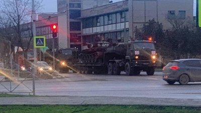 Пошкоджені російські танки Т-62 в Євпаторії, окупований Крим