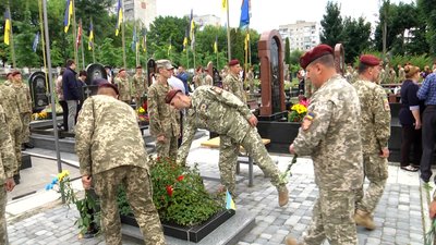 У Житомирі вшанували пам'ять захисників України У Житомирі вшанували пам'ять захисників України