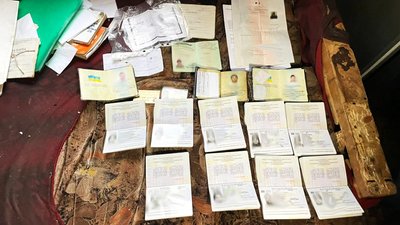 Оформлювали статус "біженців" у Франції. На Одещині викрили міжнародний канал торгівлі людьми ДПСУ Оформлювали статус "біженців" у Франції. На Одещині викрили міжнародний канал торгівлі людьми ДПСУ