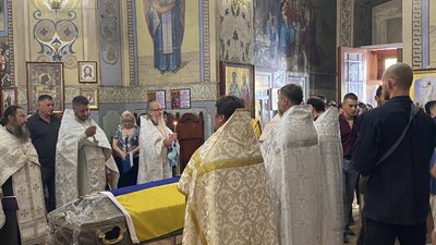 Перепоховали загиблого в Маріуполі. На Одещині попрощалися із 21-річним військовим Перепоховали загиблого в Маріуполі. На Одещині попрощалися із 21-річним військовим