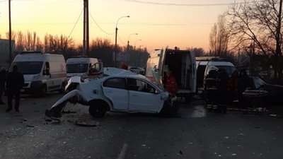 ДТП з автобусом і двома авто на Дніпропетровщині: одна особа загинула, є травмовані (ОНОВЛЕНО)
