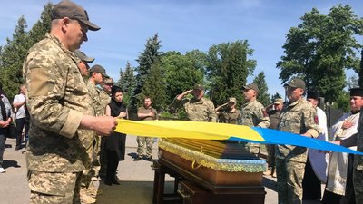 У Тернополі попрощалися з військовослужбовцем Сергієм Шишковським У Тернополі попрощалися з військовослужбовцем Сергієм Шишковським