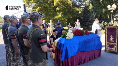 У Полтаві влаштували прощання із полеглим воїном Сергієм Савченком У Полтаві влаштували прощання із полеглим воїном Сергієм Савченком