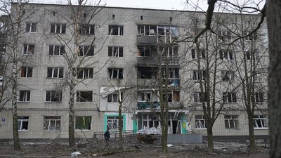 "Здавалось, будинок підстрибнув і загойдався". Очевидці розповіли про влучання безпілотника у п'ятиповерхівку у Сумах "Здавалось, будинок підстрибнув і загойдався". Очевидці розповіли про влучання безпілотника у п'ятиповерхівку у Сумах