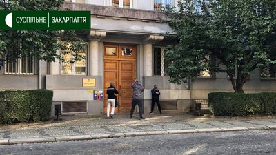 Антитерористичні навчання в Ужгороді: правоохоронці відпрацьовували затримання нападників Антитерористичні навчання в Ужгороді: правоохоронці відпрацьовували затримання нападників