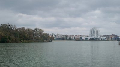 Річка Південний Буг у Хмельницькому, жовтень 2025 року