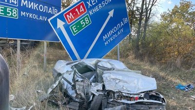 ДТП на Миколаївщині. Вантажівка зіткнулася з легковиком ДТП на Миколаївщині. Вантажівка зіткнулася з легковиком