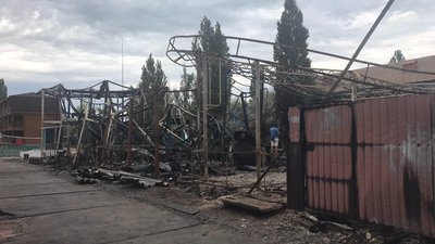 500 квадратних метрів: на курорті в Одеській області спалахнули дві бази відпочинку