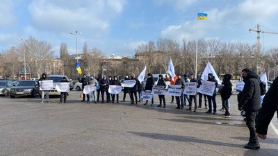 Під Одесою моряки вийшли на мітинг: на них склали адмінпротокол за порушення правил карантину Під Одесою моряки вийшли на мітинг: на них склали адмінпротокол за порушення правил карантину