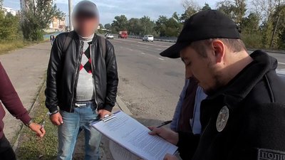 На Сумщині чоловіка підозрюють незаконному у збуті ручних та осколкових гранат На Сумщині чоловіка підозрюють незаконному у збуті ручних та осколкових гранат