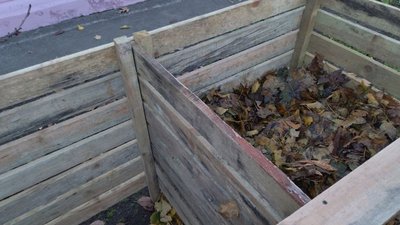 Менше спалювати, більше компостувати. У Вознесенську, що на Миколаївщині, встановили 70 компостерів Менше спалювати, більше компостувати. У Вознесенську, що на Миколаївщині, встановили 70 компостерів
