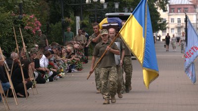 Групу, в складі якої він був, обстріляла артилерія росіян: у Чернігові поховали бійця Андрія Юрченка Групу, в складі якої він був, обстріляла артилерія росіян: у Чернігові поховали бійця Андрія Юрченка