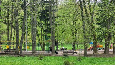 Містечко атракціонів у парку Шевченка в Рівному відкриває сезон Містечко атракціонів у парку Шевченка в Рівному відкриває сезон