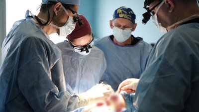 Понад 20 операцій з відновлення обличчя: інтерв'ю з співорганізаторкою місії американських хірургів у Львові Понад 20 операцій з відновлення обличчя: інтерв'ю з співорганізаторкою місії американських хірургів у Львові