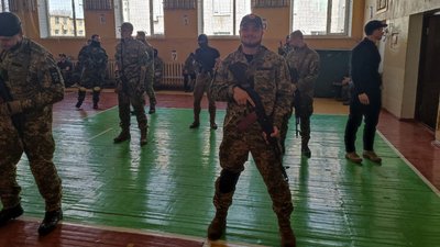 Навчаються тактики бою, володіння зброєю та медицини - добровольці “Варти Дніпра” готуються до боїв Навчаються тактики бою, володіння зброєю та медицини - добровольці “Варти Дніпра” готуються до боїв