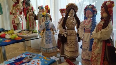 Гобелени, панно, різьблення та живопис: у Миколаєві відкрилась виставка "Об’єднані мистецтвом"