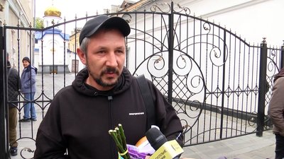 У Житомирі попрощалися із "азовцем" Віталієм Лобовим та командиром відділення Максимом Євпаком У Житомирі попрощалися із "азовцем" Віталієм Лобовим та командиром відділення Максимом Євпаком