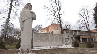 У Червоноградській громаді планують демонтувати радянський монумент У Червоноградській громаді планують демонтувати радянський монумент
