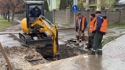 Частина міста на Волині — без води через аварію на центральному водогоні Частина міста на Волині — без води через аварію на центральному водогоні