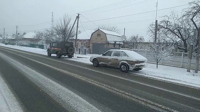 Під час негоди запорізькі бійці ДСНС витягли 9 автівок зі снігових заметів Під час негоди запорізькі бійці ДСНС витягли 9 автівок зі снігових заметів