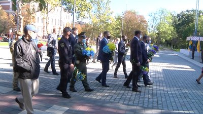 Без промов та урочистостей: у Херсоні відзначили День захисника України Без промов та урочистостей: у Херсоні відзначили День захисника України