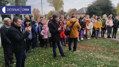 "Білий хрест на сірому тлі" Малевича встановили на перехресті вулиць в Білопіллі на Сумщині "Білий хрест на сірому тлі" Малевича встановили на перехресті вулиць в Білопіллі на Сумщині