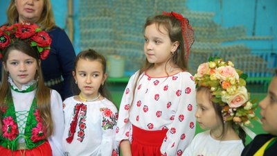 Щедрували для ЗСУ: учні двох вінницьких ліцеїв зібрали майже 18 тисяч гривень Щедрували для ЗСУ: учні двох вінницьких ліцеїв зібрали майже 18 тисяч гривень