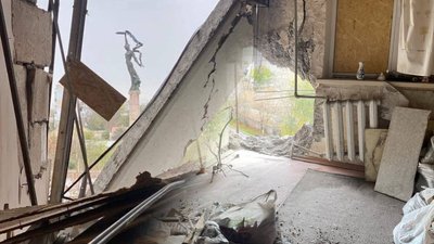 Херсон, пошкоджені вікна та стіна в будинку