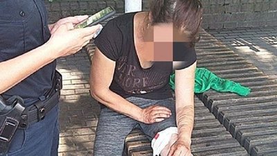 У Франківську серед вулиці п'яний чоловік під час сварки вдарив жінку У Франківську серед вулиці п'яний чоловік під час сварки вдарив жінку