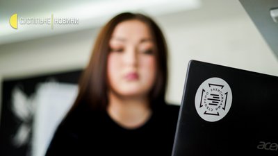 "Поруч лежав загиблий, а ми вже мали ховатися в укриття" – інтерв'ю з учасницею війни на Донбасі "Поруч лежав загиблий, а ми вже мали ховатися в укриття" – інтерв'ю з учасницею війни на Донбасі