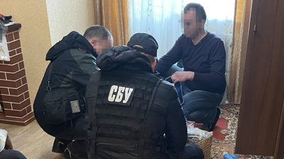 Передавав конфіденційну інформацію з бази даних — у Сумах повідомлено про підозру працівнику податкової Передавав конфіденційну інформацію з бази даних — у Сумах повідомлено про підозру працівнику податкової