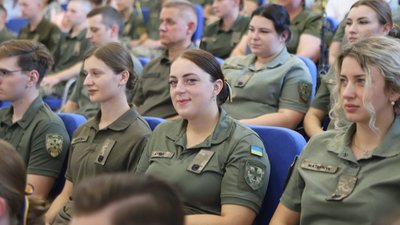 погана була дружина, бо пішла на службу”: як вчителька з Волині стала офіцером після зникнення чоловіка погана була дружина, бо пішла на службу”: як вчителька з Волині стала офіцером після зникнення чоловіка