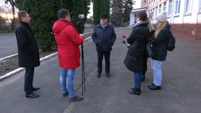 Хомко обирав собі наступника: як голосував мер Рівного та що розповів біля дільниці Хомко обирав собі наступника: як голосував мер Рівного та що розповів біля дільниці