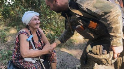 Евакуювали місцевих жителів на БМП Бредлі: бійці 47 окремої механізованої бригади зайшли в Роботине Евакуювали місцевих жителів на БМП Бредлі: бійці 47 окремої механізованої бригади зайшли в Роботине