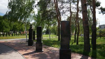 У Сумах пошкодили меморіал загиблих воїнів у Афганістані У Сумах пошкодили меморіал загиблих воїнів у Афганістані