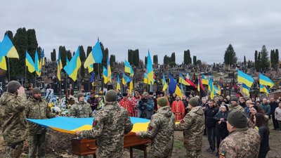 У Тернополі попрощалися із загиблим військовослужбовцем Віталієм Наумовим У Тернополі попрощалися із загиблим військовослужбовцем Віталієм Наумовим
