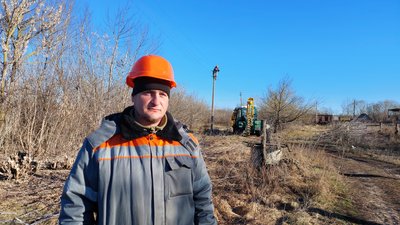 "Робили свічки з картоплі": у Протопопівці на Харківщині відновлюють електропостачання після 10 місяців знеструмлення