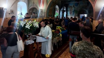 Сумчани провели в останню путь загиблого захисника України Олександра Оніщенка Сумчани провели в останню путь загиблого захисника України Олександра Оніщенка