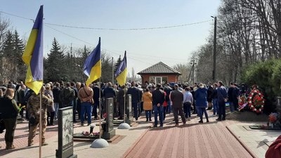 У Кропивницькому на Рівнянському кладовищі попрощались з двома захисниками України