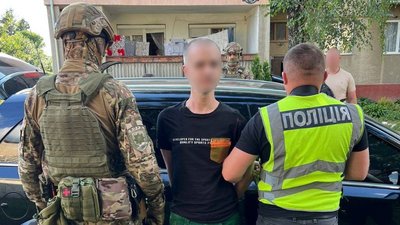 На Закарпатті затримали чоловіка за підозрою у збуті синтетичних наркотиків
