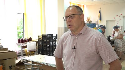 М’ятне, шоколадне, вівсяне: черкаські вчителі випікають печиво для української армії М’ятне, шоколадне, вівсяне: черкаські вчителі випікають печиво для української армії
