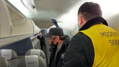Міграційна служба у Запоріжжі вислала з країни незаконного мігранта