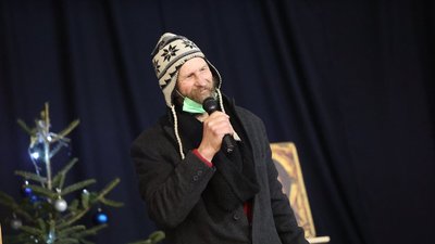 Колядки, вірші та подарунки. У Франківську провели різдвяний обід для безхатьків Колядки, вірші та подарунки. У Франківську провели різдвяний обід для безхатьків