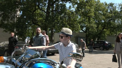 Байкери катали дітей в онколікарні Байкери катали дітей в онколікарні
